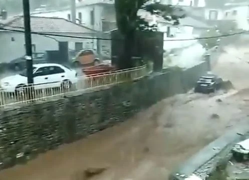 Воден апокалипсис в Гърция: Постъпили са сигнали от бедстващи българи