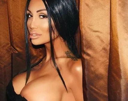 Джулиана Гани стана брюнетка (СНИМКИ 18+)