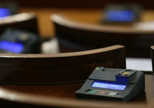Гласуват вота на недоверие срещу кабинета