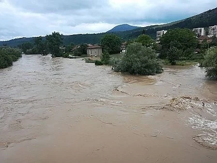Безсънна нощ за жителите на Роман
