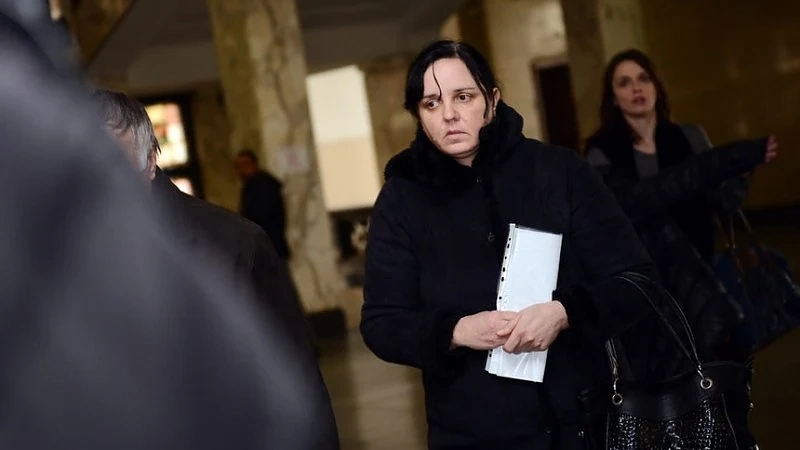 Акушерката удряла Никол с юмруци най-малко 39 пъти