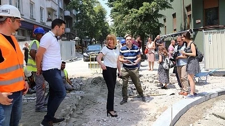 Махат контейнерите в центъра на София, боклукът отива под земята 