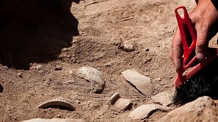 Археолози откриха керамични съдове на 2000 години