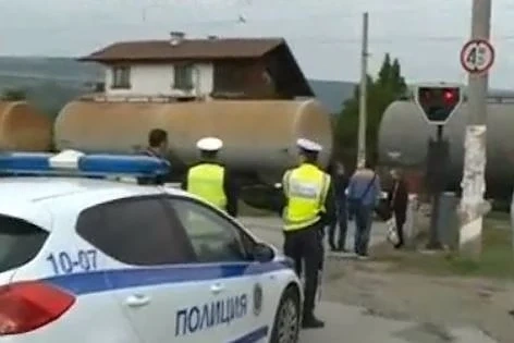 Жена почина, след като я блъсна товарен влак