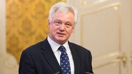 Правителствена криза на Острова: Министърът за брекзит хвърли оставка