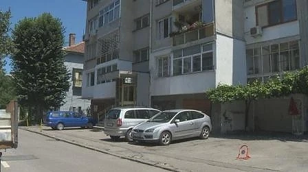 Млад мъж уби баща си, преби майка си и нападна полицаи в София