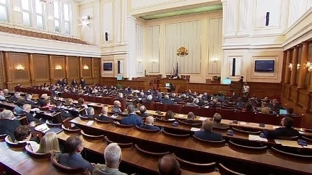 Депутатите приеха окончателно Закона за горивата