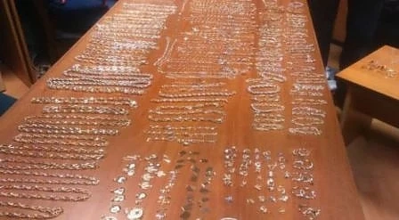 1400 грама контрабандни златни накити в тайник на автобус откриха митничари на ГКПП \