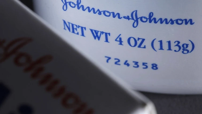 Осъдиха Johnson and Johnson заради причиняваща рак козметика
