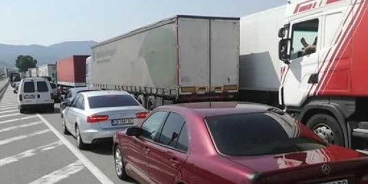 Тапа! Над 2 км колона на границата с Гърция