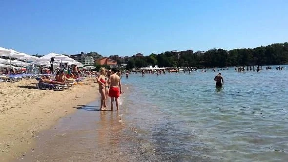 Летен грип тръшна стотици летовници по морето