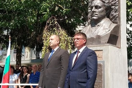 Президентът откри паметник на Васил Левски в село Руен