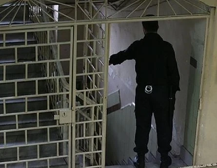 Арестуваха трима надзиратели от Варненския затвор