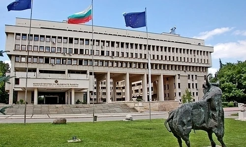 МВнР: Няма българи сред пострадалите при изригването на вулкана на Хаваите