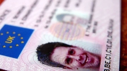 Mилиoни бpитaнци щe тpябвa дa cи изĸapaт нoвa шoфьopcĸa ĸнижĸa зa Eвpoпa cлeд Вrехіt