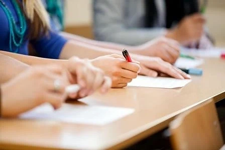 МОН публикува графиците за изпитите и ваканциите на учениците