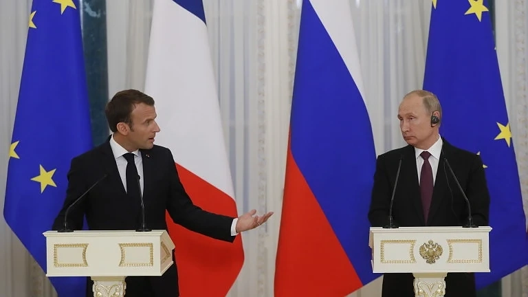 Путин и Макрон обсъдиха изпълнението на общата хуманитарна инициатива в Сирия