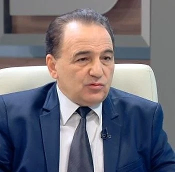 Фалирал хотелиер върти интриги като съветник на вицепремиер