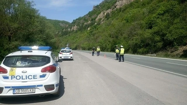 Продължават проверките на камиони и автобуси в цялата страна 