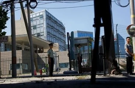 Взрив пред посолството на САЩ в Пекин (СНИМКА)