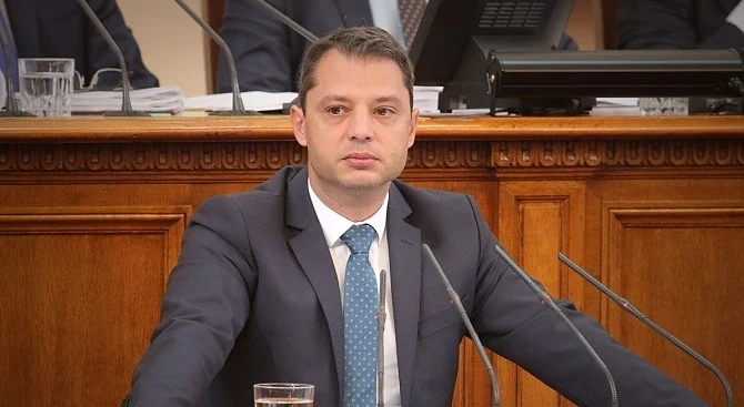 Делян Добрев: Фалшивите новини на Елена Йончева нямат край