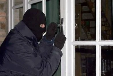 Упоиха депутат и семейството му и ги обраха