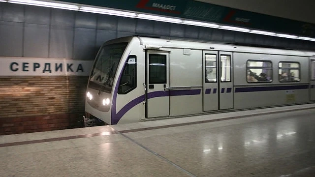 Изоставена раница в метрото вдигна на крак полицията 