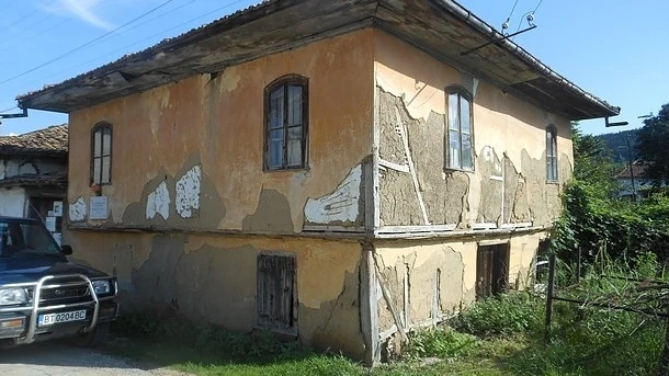 Запазват родната къща на поета Цоню Калчев 
