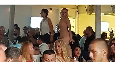 Рускинята на брат Динев и банкерка се друсат по диваните на Слънчака