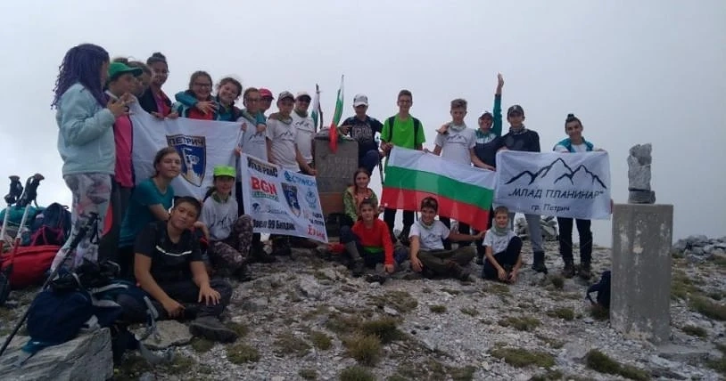 Похвално! Деца от Петрич изкачиха най-високите върхове у нас