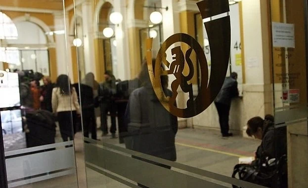 Протестиращите служители на \