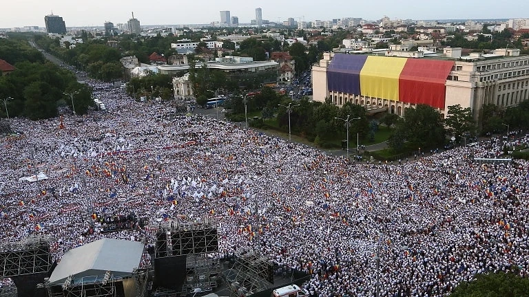 Румънски протестиращи в сблъсъци с полицията  