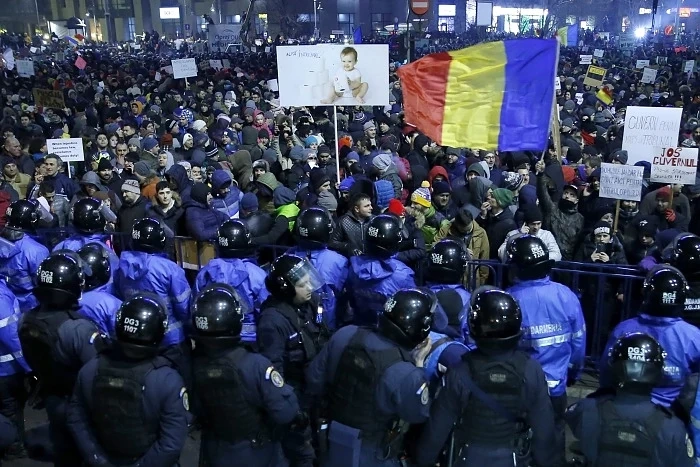 Близо 100 000 на протест в Букурещ  