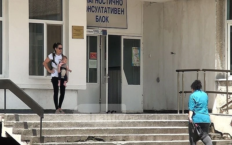 Решават проблема с родилното в Карлово