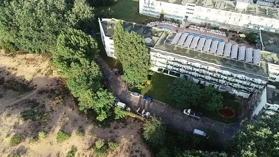 Вижте кои два хотела са изградили път, паркинги, огради и зелени площи върху плажа в Слънчев бряг