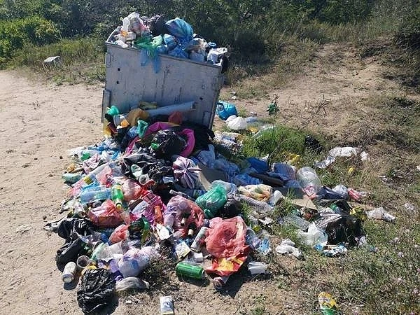 Вижте мизериите на дивокъмпингуващите и зелените на Корал