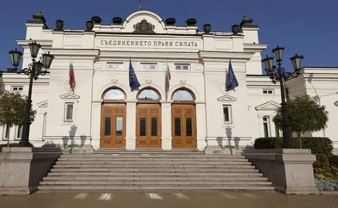 Извънредно заседание на парламента утре