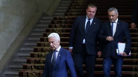 Сидеров: Премиерът да каже на Симеонов да спре да се прави на старшина 