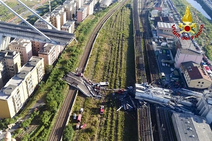 Западната част на рухналия мост Моранди остава опасна