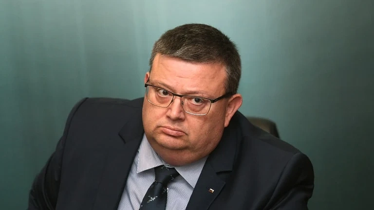 Цацаров разпореди: Проверка на катастрофата с бащата на Радев
