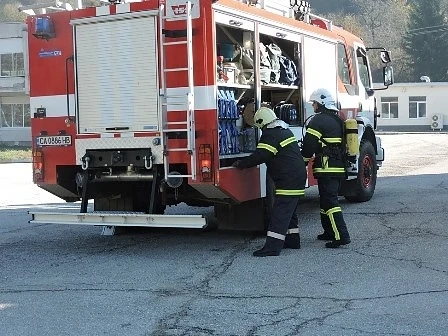 250 свободни места за пожарникари в страната