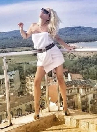 Камелия разкри къде се пече гола