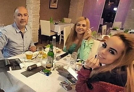 Сузанита влиза във \