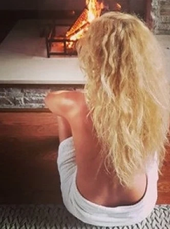 Голата Гала изуми с дълга коса