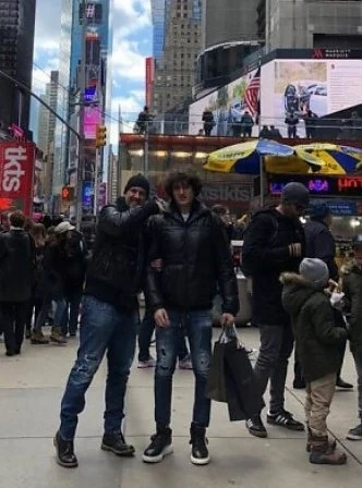 Мъжът на Емилия разплака мрежата