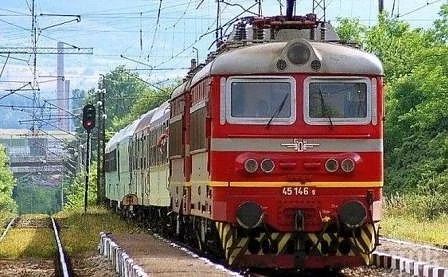 БДЖ осигурява безплатно пътуване на сираци до морето