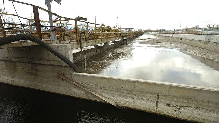 Отпадни води текат по улиците на Златни пясъци