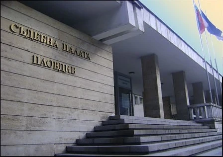 Съдът в Пловдив остави в ареста собственика на незаконния цех за цигари