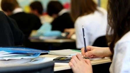 Близо 200 професионални паралелки се закриват въпреки липсата на кадри