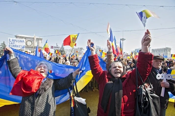 Хиляди демонстранти в Кишинев: Бесарабия е румънска земя   